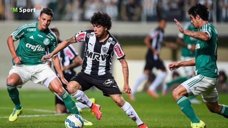 Các đội bóng trình diễn lối chơi đẹp, cống hiến