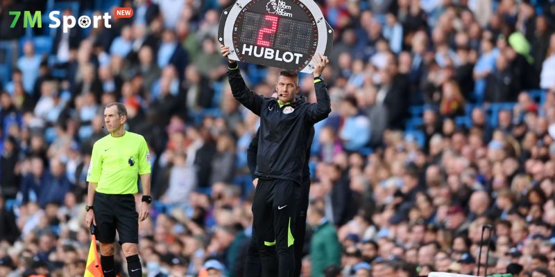 Phút bù giờ là gì trong bóng đá?